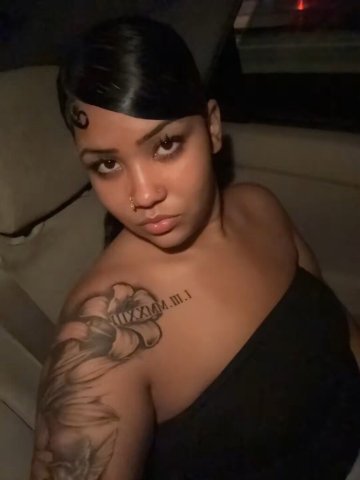 Palm Springs Thick Latina Escort — Week-Only Services - 1