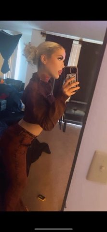 Kandy (23) — Female Escort for FaceTime Shows & Content - 1