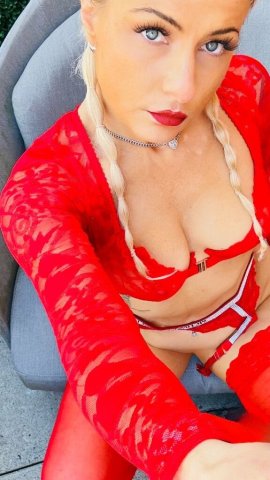 Russian Bombshell Female Escort in Financial District (FiDi) - 1
