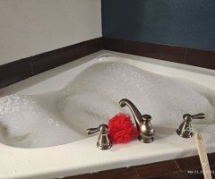 Moss Point – On-the-hunt private room, jacuzzi time & body-to-body massage - Image 4