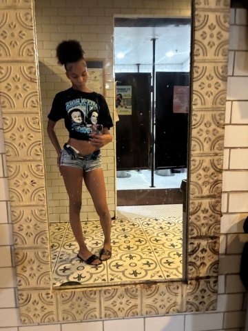 Tucson AZ Petite Female Escort — Special Day Deals - 1