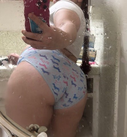 Sacramento CA Female Escort — 21-Year-Old Curvy Companion (Incall/Outcall) - 1