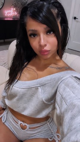 Chicago IL Latina Female Escort — 5'2, 119, Outcall - 1
