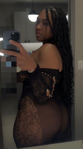 Denver CO Escort — Discreet Fun, Great Listener (Gentlemen Only) - 1