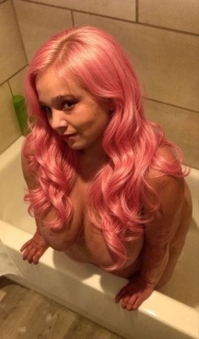 Kansas City, MO Female Escort — pull-up car dates near Research Hospital - 1