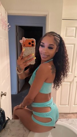 Portland Petite Queen (22) — In/Outcall & NURU Massage - 1