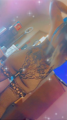Sinfully Ivory Outcall Car Fun — Discrete, Showered & Shaved - 1