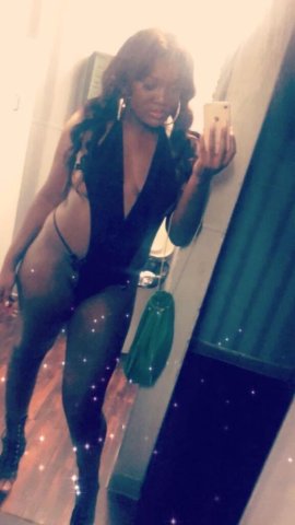 Mobile Female Escort — 1-on-1 sessions via Fansly - 1