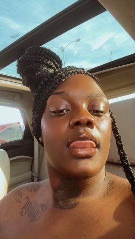 Cleveland, OH Female Escort — 5'4" Thick Build - 1