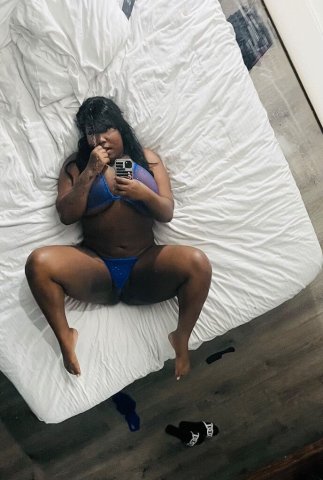 Milwaukee Female Escort — incall specials, nuru massages, multi-hour stays - 1
