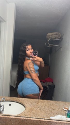 Short-time pleasure girl in New Orleans — petite 5'3, FaceTime/Google Duo verified - 1