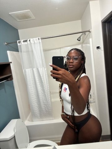 Chicago Female Escort — Incalls, Outcalls, Massages, Handjobs - 1