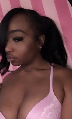 Milwaukee 40-min Outcall — Black Female Escort (Slim-Thick Look) - 1