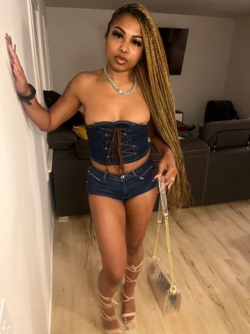 Caseyville Female Escort — slim, wax-fresh - 1