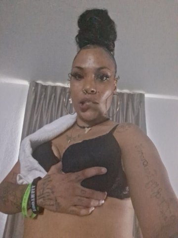Oklahoma City Female Escort — Glitter Themed Fun - 1