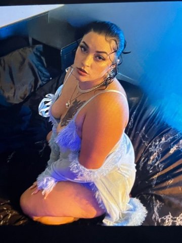 Italian Incall & Outcall Escort — Foot Fetish Friendly (Bellingham) - 1