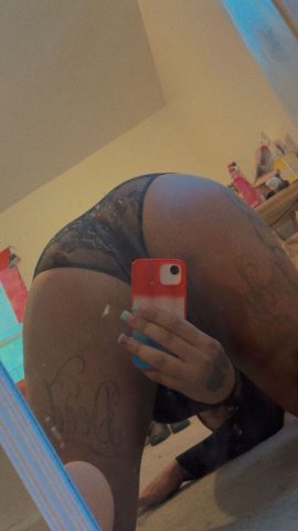 Sexy curvy FaceTime escort — video verify, upscale mature only - 1