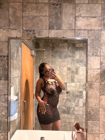 Chicago Female Escort — Outcall Only Private Dances & Femdom/Fetish Sessions - 1