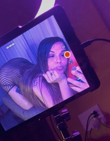 Portland OR Latina Female Escort — car or outcall, selfie required - 1