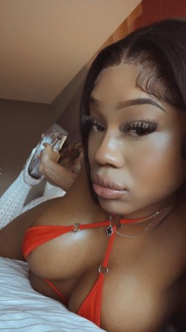 Petite Outcalls & FaceTime Shows (Portland) - Discreet Upscale Service - 1