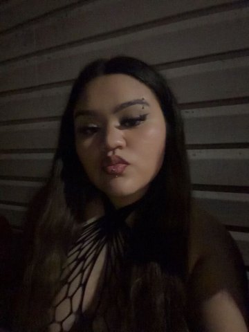 Sweet Latina dancer in Martinsburg, WV — soft, warm and affectionate energy (Safe play only) - 1