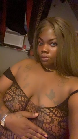 Skittles — 5'9 200lb curvy big booty escort (incalls only) - 1