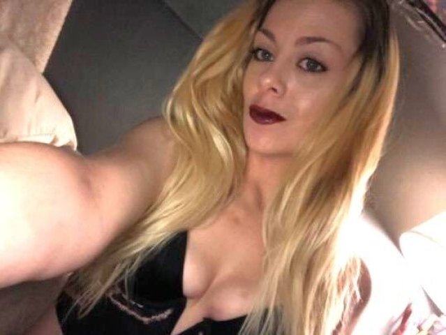Bloomington IL Female Escort — Anal, BBJ, Blowjob & content setup - 1