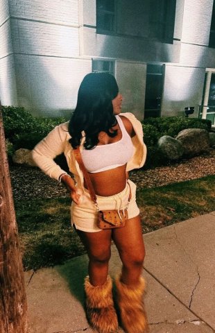 Kansas City, MO Female Escort — Incalls and car dates until the 23rd - 1