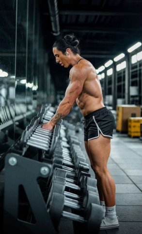 Female Bodybuilder (43) — OnlyFans & Video Calls - 1