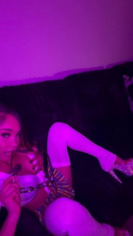 Petite Queen luxury — experienced domme + domme experience (Portland, OR) - 1