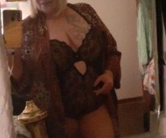 Kansas City escorts - Full-Figured Trucker-Friendly Female Escort in South Kansas City