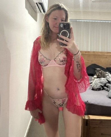 38 Year Hot Mom — Incall, Outcall & Face Time Shows - 1