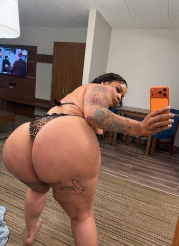 Auburn, Alabama Female Escort — Big Tits & Deep Throat - 1