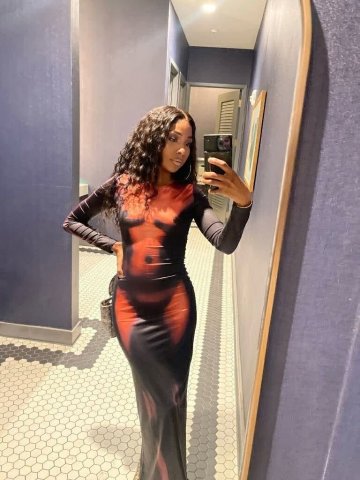 Fayetteville Female Escort — Petite & curvy figure - 1