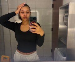 Evansville, Indiana 3-girl GFE Overnights - Image 6