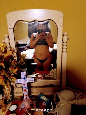 Huntington, WV Female Escort — Visiting for Oral, Licking, & Girl-on-Girl - 1