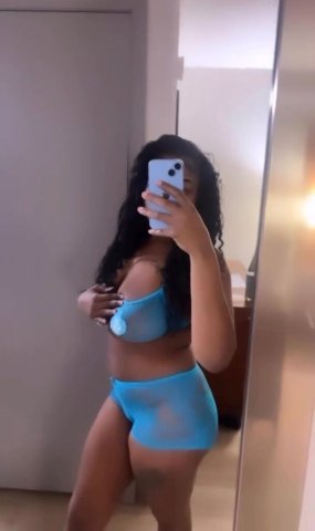 Downtown Chicago Outcalls — 5'5 Wet Pussy, Puddles & Bubbles (Outcalls Only) - 1