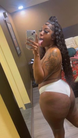 Chicago Petite Curvy Female Escort — Outcalls w/ Deposit - 1