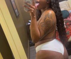 Chicago escorts - Chicago Petite Curvy Female Escort — Outcalls w/ Deposit