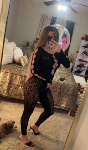 Cubanita Caliente y Apretadita en Carlsbad — Stripper Papi - 1