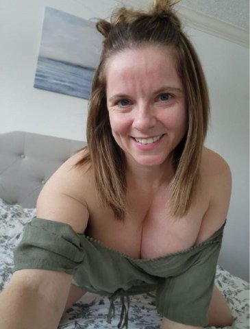 Yakima WA Curvy Mature Home Service — 40 Year Hot Mom - 1