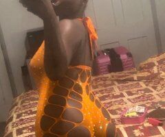 San Fernando Valley escorts - San Fernando Valley 22 Escort — 2-girl special & Facetime