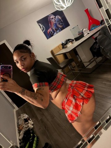 Chicago Female Escort — Older-Man Preference, Verified Outcalls - 1