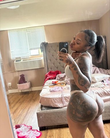 Minneapolis/St. Paul Barbie-Style Female Escort — Incall & Outcalls - 1