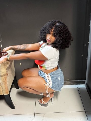 Baton Rouge 24-Year-Old Female Escort for Discreet Companionship - 1