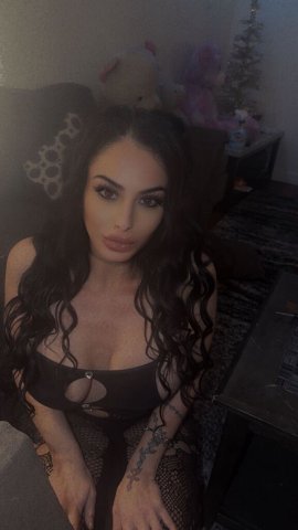 San Diego Female Escort — Dubai look, military & student discounts - 1