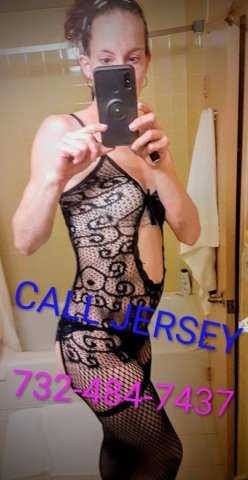 Jersey — Petite Brunette Female Escort (Central Jersey) - 1