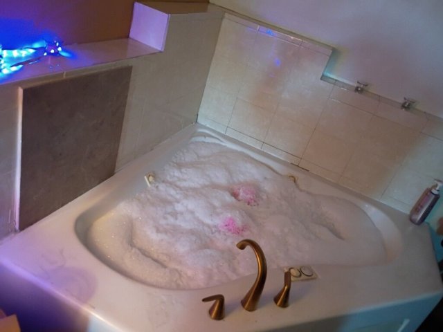 Cherry Cum quick visit special — drama-free Bakersfield incall + travel fee - 1
