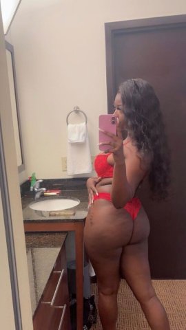 Charleston Busty Female Escort — Multi-Hour, Dinner Dates & Overnights - 1