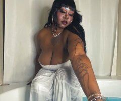 Chicago Female Escort — 6'3 Amazonian DOMME/Fetish Friendly - Image 6